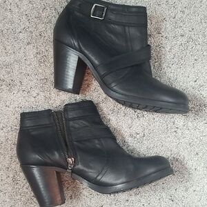 Ariat Women's Black Ankle Zip Short Ankle Boots buckle leather